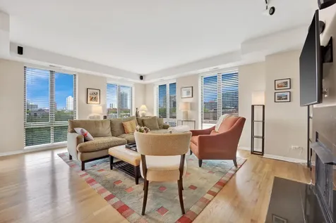 343 West Old Town Court Chicago IL 60610