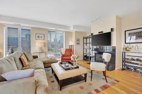 343 West Old Town Court Chicago IL 60610