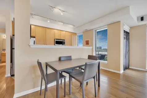 343 West Old Town Court Chicago IL 60610