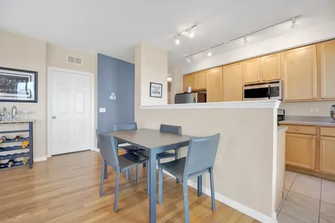 343 West Old Town Court Chicago IL 60610