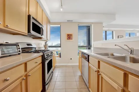 343 West Old Town Court Chicago IL 60610