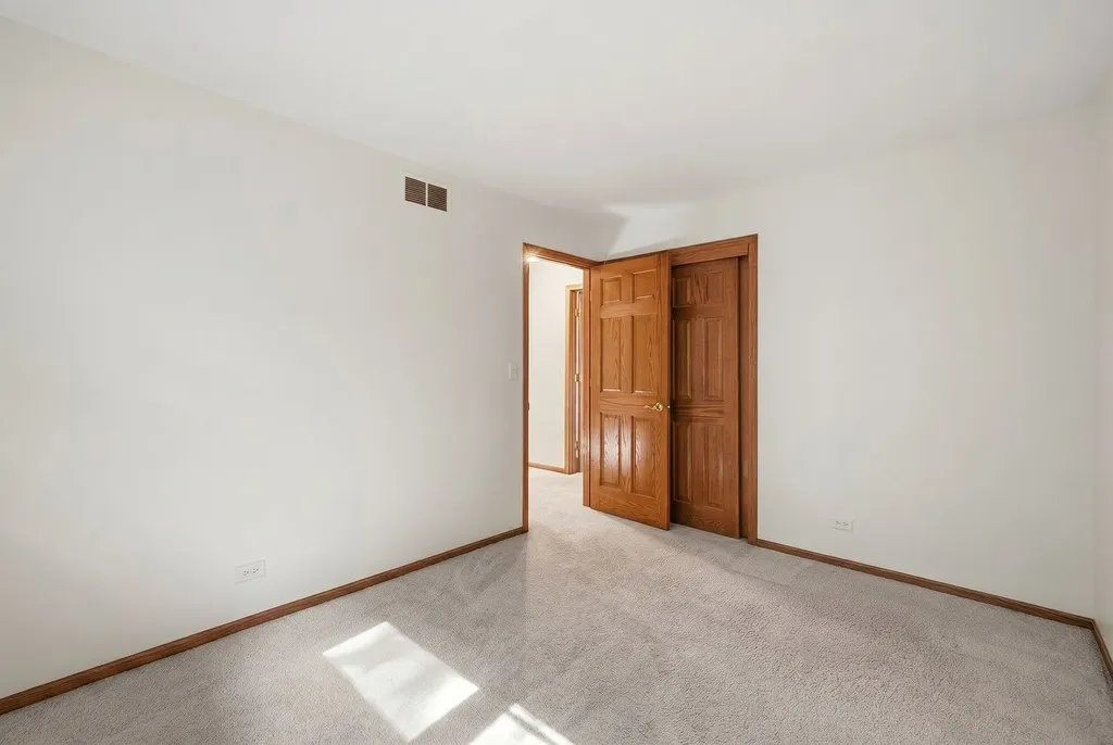 1432 Schramm Drive Westmont IL 60559