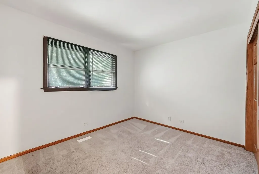 1432 Schramm Drive Westmont IL 60559