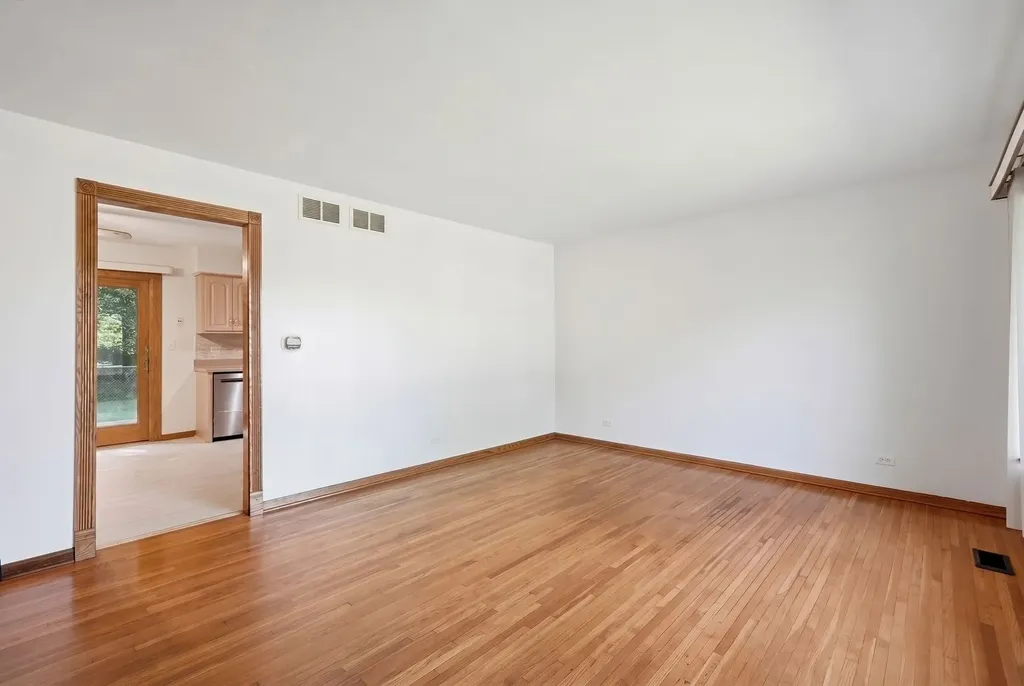 1432 Schramm Drive Westmont IL 60559