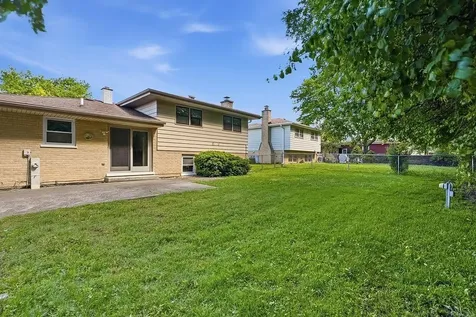1432 Schramm Drive Westmont IL 60559