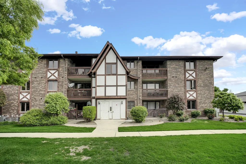 5630 West 103rd Street Oak Lawn IL 60453