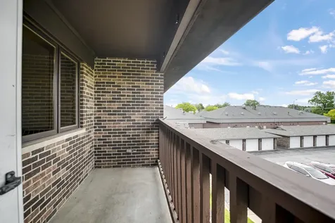 5630 West 103rd Street Oak Lawn IL 60453