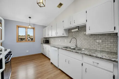 5630 West 103rd Street Oak Lawn IL 60453