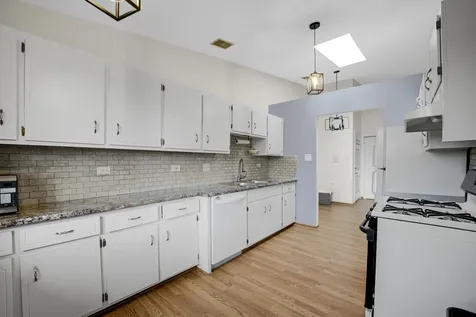 5630 West 103rd Street Oak Lawn IL 60453