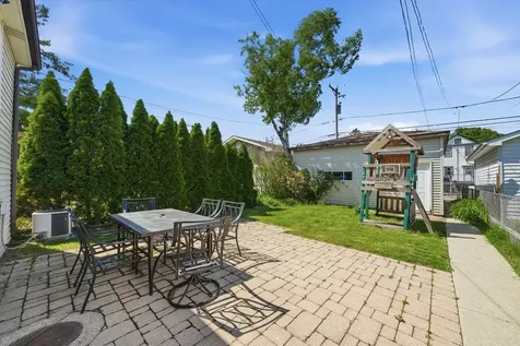 4938 West Melrose Street Chicago IL 60641