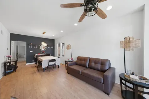 4938 West Melrose Street Chicago IL 60641