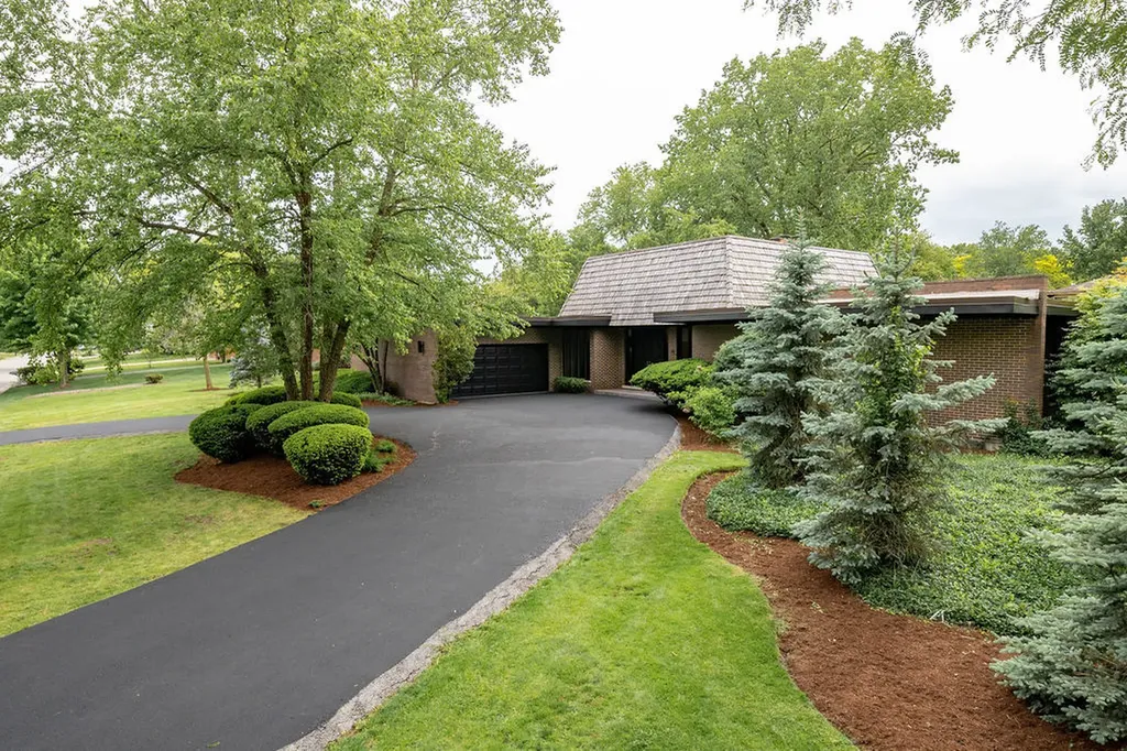 8100 South Park Avenue Burr Ridge IL 60527