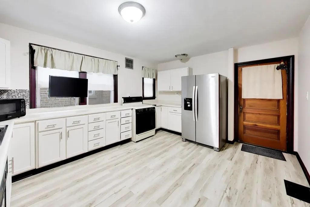 5012 North Tripp Avenue Chicago IL 60630