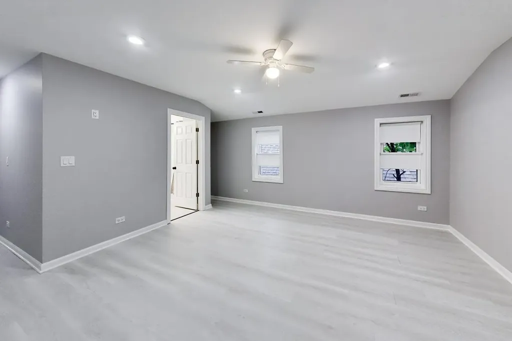 5012 North Tripp Avenue Chicago IL 60630