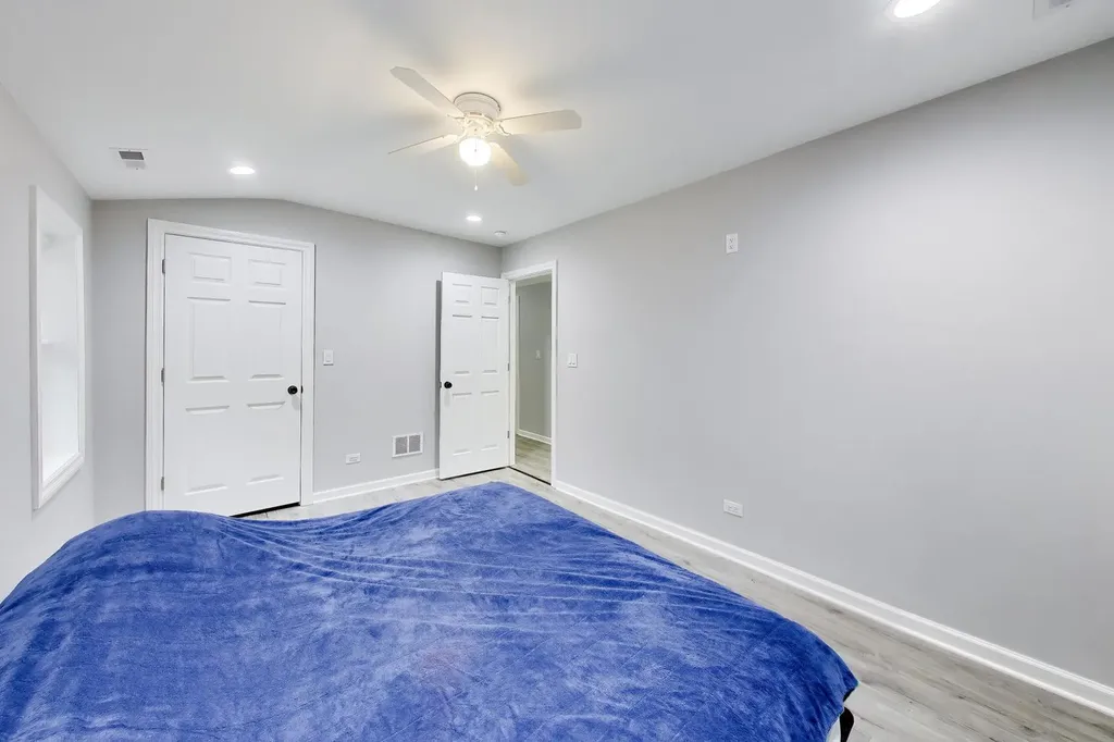 5012 North Tripp Avenue Chicago IL 60630