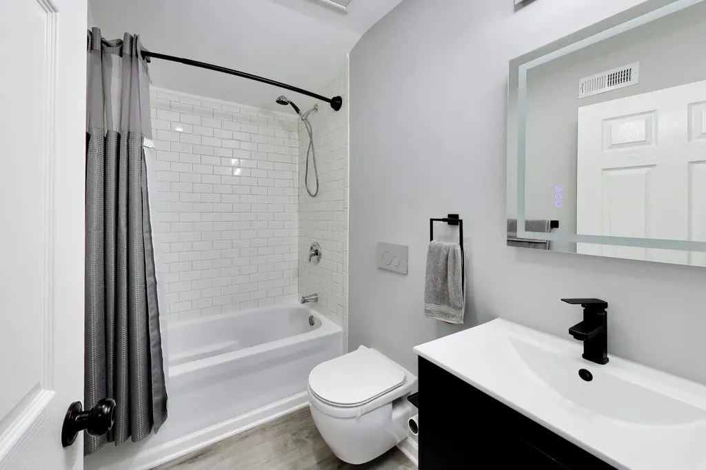 5012 North Tripp Avenue Chicago IL 60630