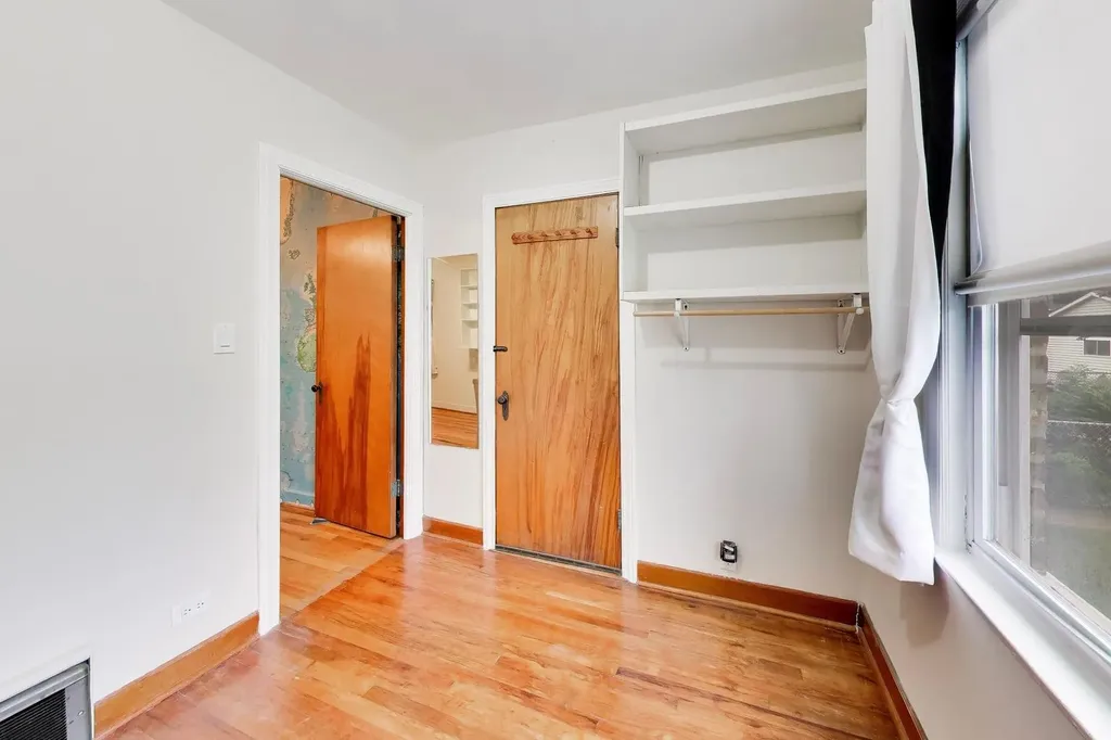 5012 North Tripp Avenue Chicago IL 60630