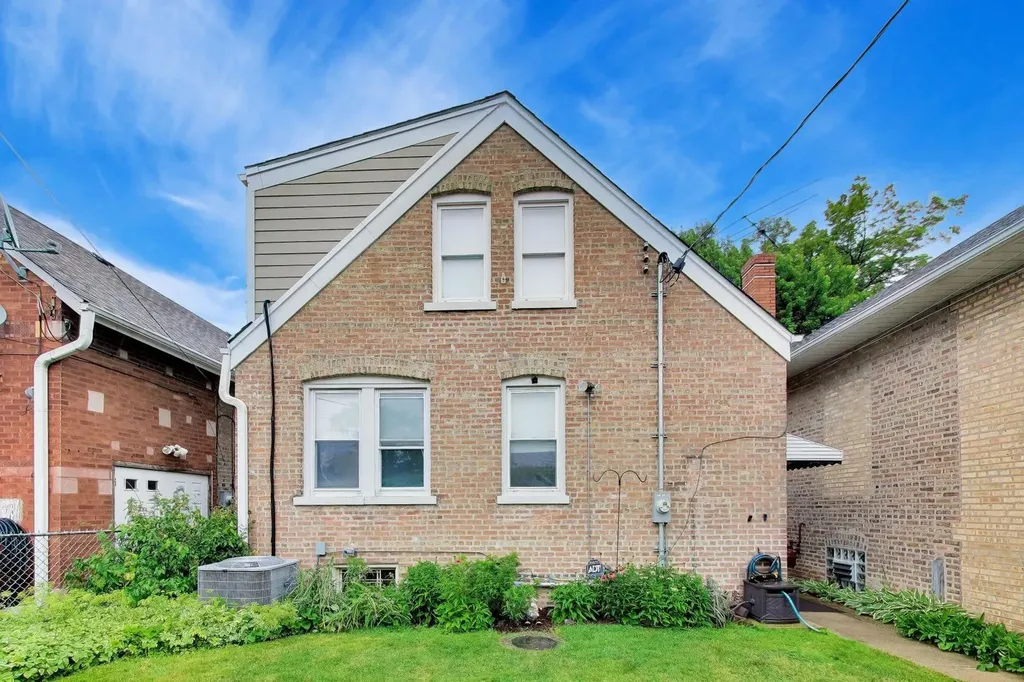 5012 North Tripp Avenue Chicago IL 60630