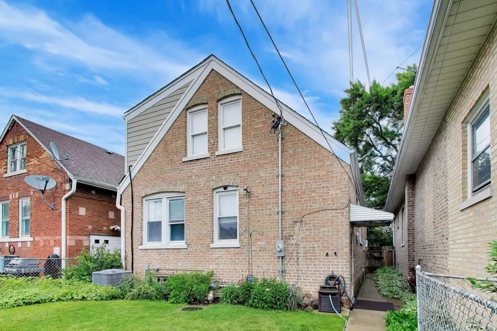 5012 North Tripp Avenue Chicago IL 60630