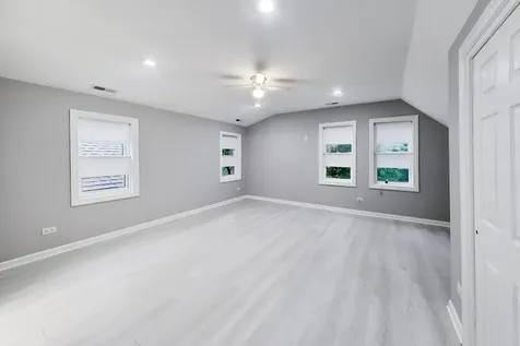 5012 North Tripp Avenue Chicago IL 60630