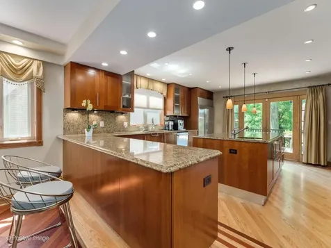 6738 North Sauganash Avenue Lincolnwood IL 60712