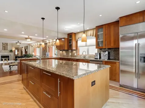 6738 North Sauganash Avenue Lincolnwood IL 60712