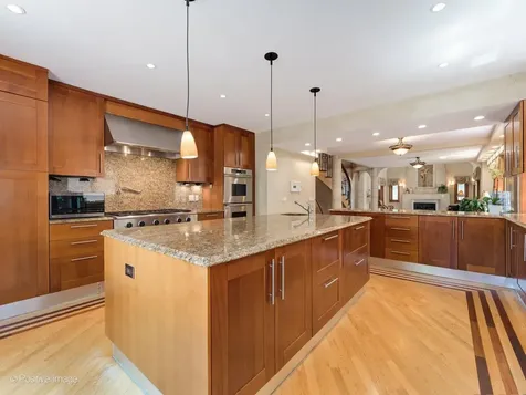 6738 North Sauganash Avenue Lincolnwood IL 60712