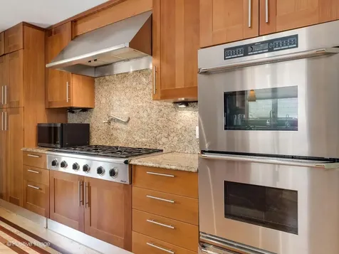 6738 North Sauganash Avenue Lincolnwood IL 60712