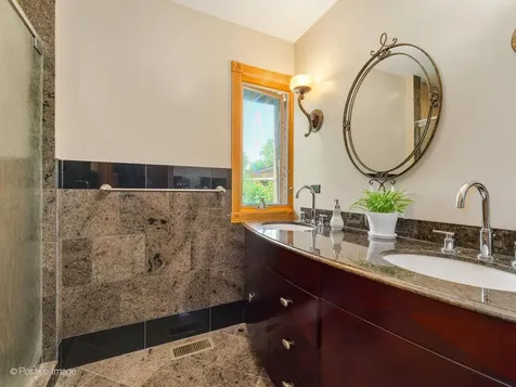 6738 North Sauganash Avenue Lincolnwood IL 60712