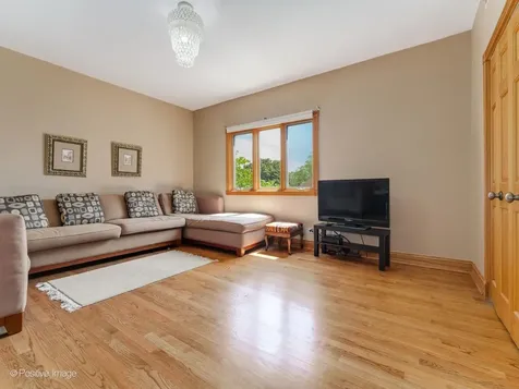 6738 North Sauganash Avenue Lincolnwood IL 60712