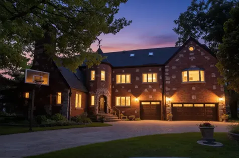 6738 North Sauganash Avenue Lincolnwood IL 60712