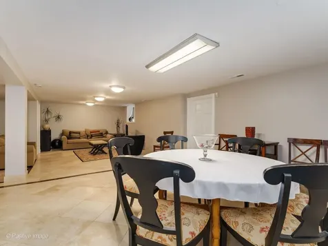 6738 North Sauganash Avenue Lincolnwood IL 60712