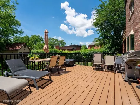 6738 North Sauganash Avenue Lincolnwood IL 60712
