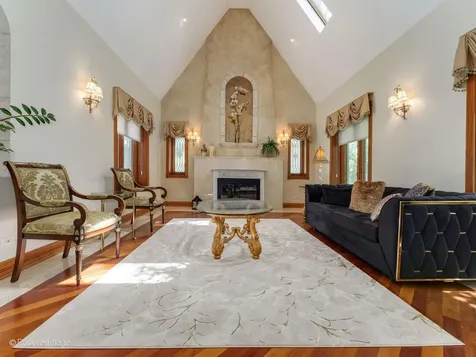 6738 North Sauganash Avenue Lincolnwood IL 60712