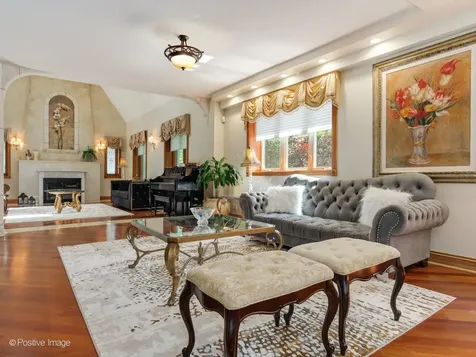 6738 North Sauganash Avenue Lincolnwood IL 60712