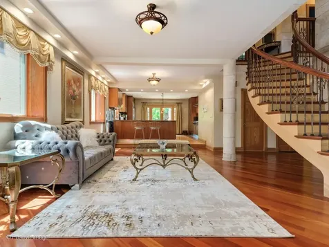 6738 North Sauganash Avenue Lincolnwood IL 60712