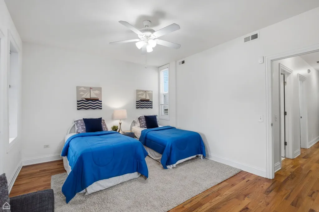 1926 West Oakdale Avenue Chicago IL 60657