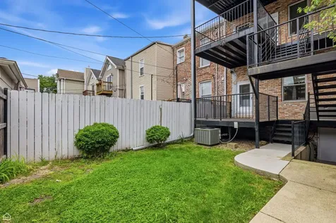 1926 West Oakdale Avenue Chicago IL 60657