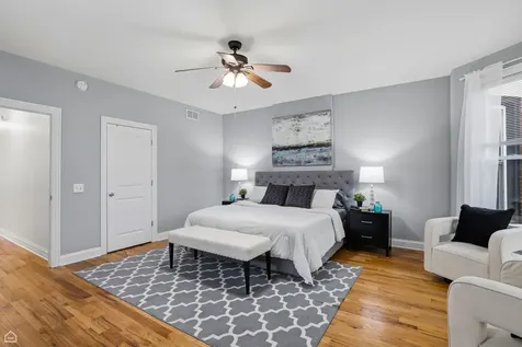 1926 West Oakdale Avenue Chicago IL 60657