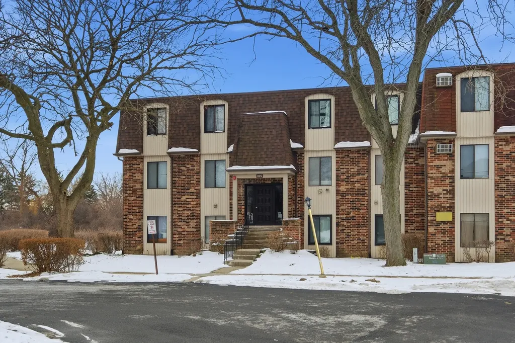 835 Waterview Circle Vernon Hills IL 60061