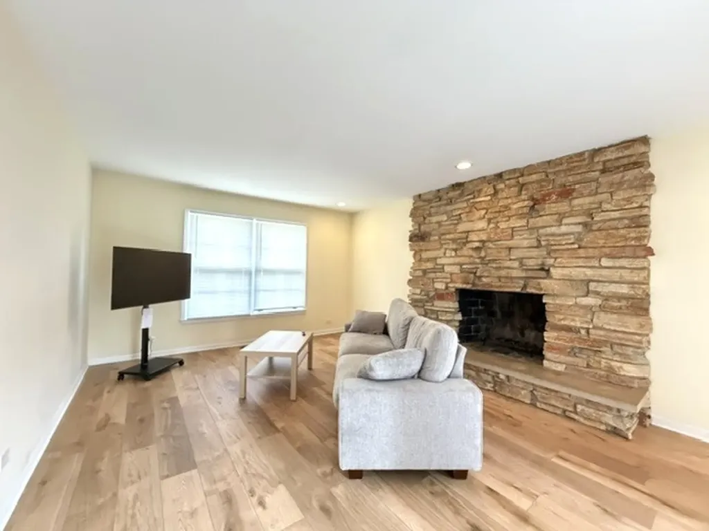 1520 Chippewa Drive Naperville IL 60563
