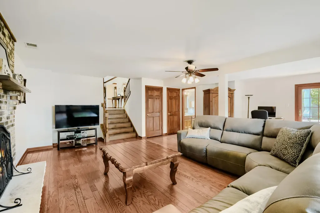 1325 Hawkins Avenue Downers Grove IL 60516