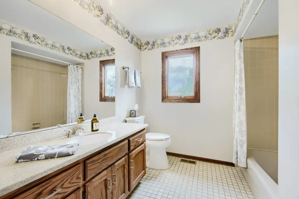 1325 Hawkins Avenue Downers Grove IL 60516