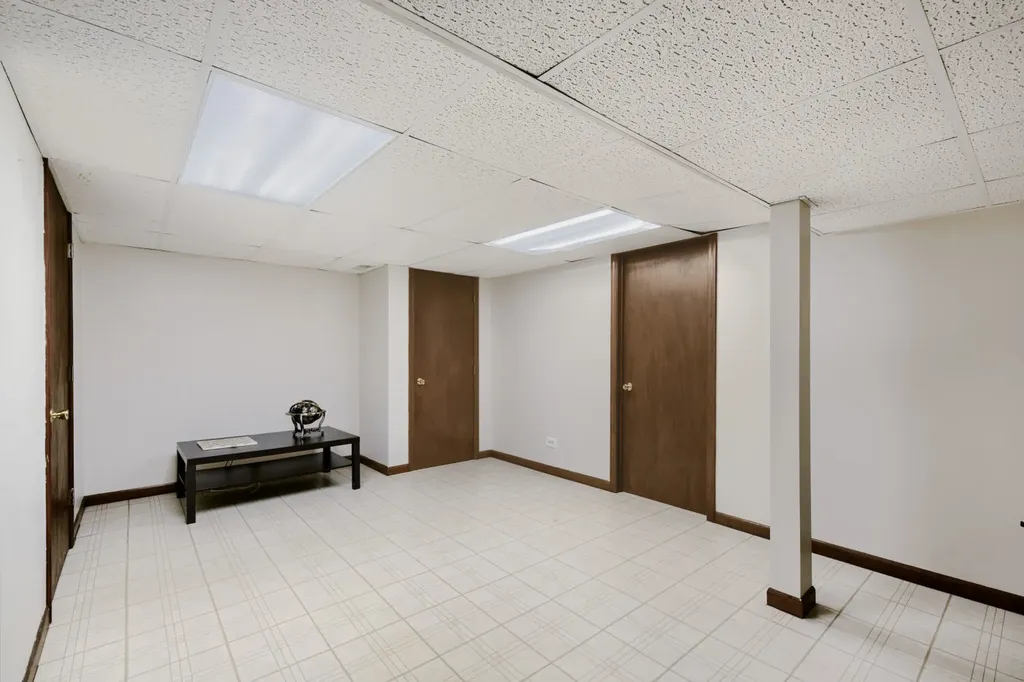 1325 Hawkins Avenue Downers Grove IL 60516