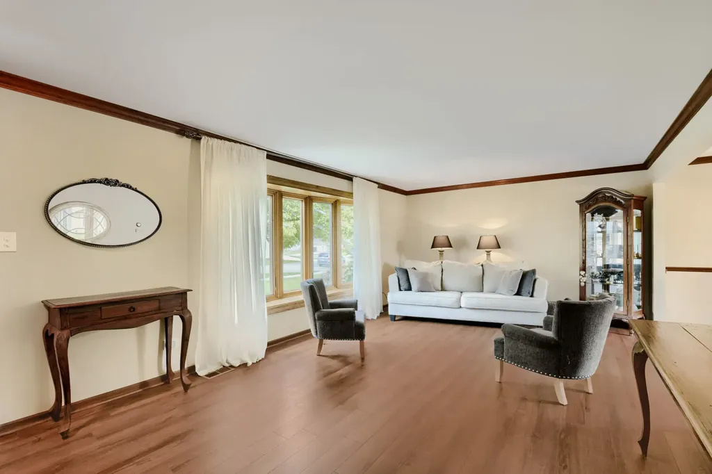 1325 Hawkins Avenue Downers Grove IL 60516