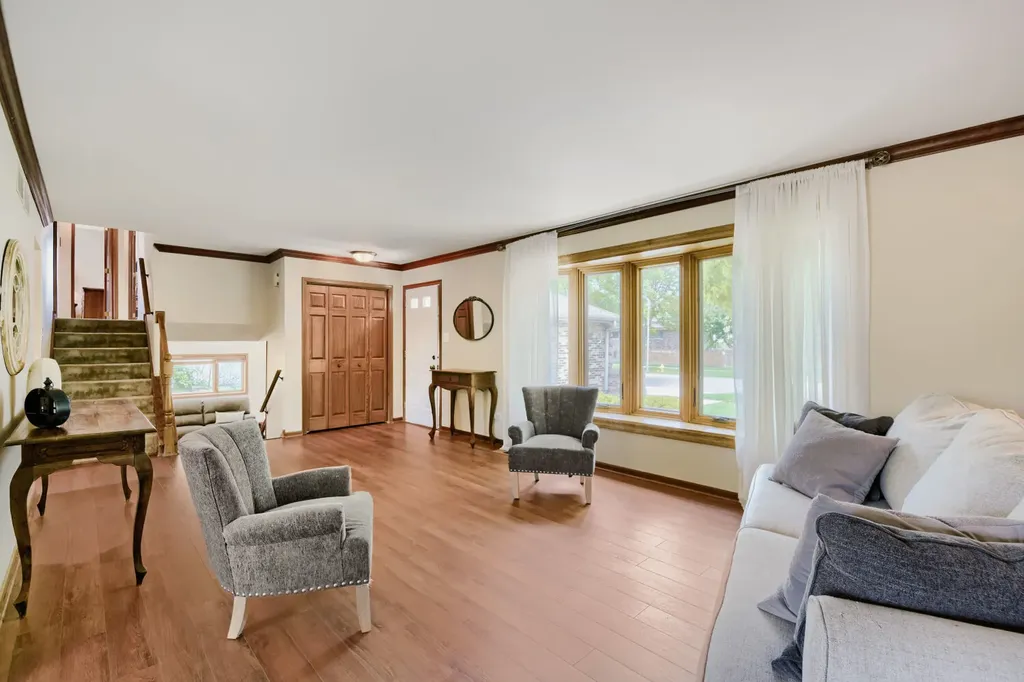1325 Hawkins Avenue Downers Grove IL 60516