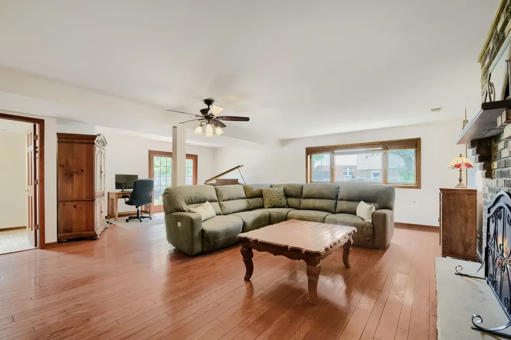 1325 Hawkins Avenue Downers Grove IL 60516