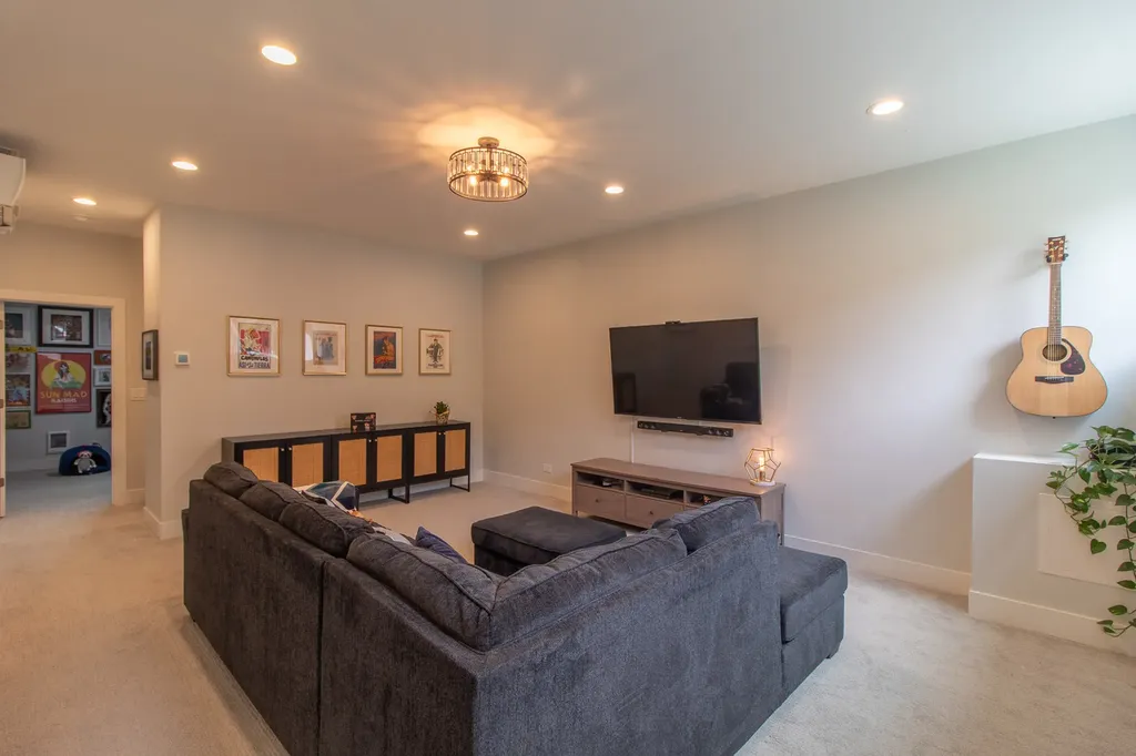 4557 South Prairie Avenue Chicago IL 60653