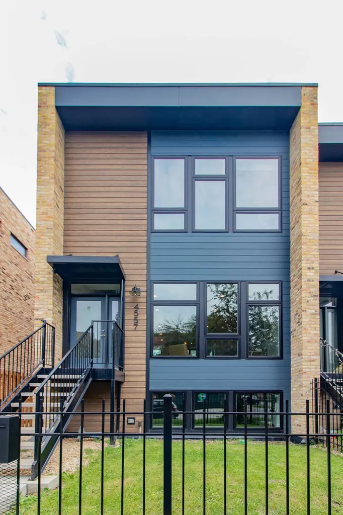 4557 South Prairie Avenue Chicago IL 60653