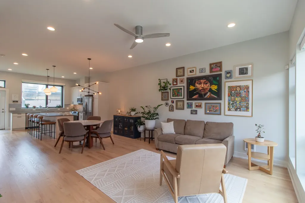 4557 South Prairie Avenue Chicago IL 60653